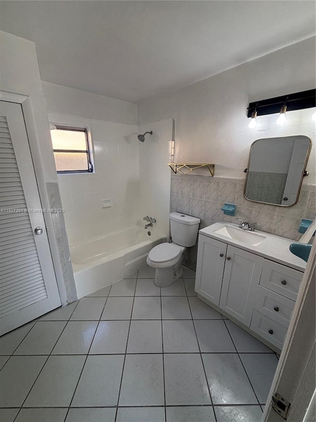 971 E 18th St, Hialeah, FL 33013 - bathroom with vanity, washtub / shower combination, tile walls, and tile patterned flooring