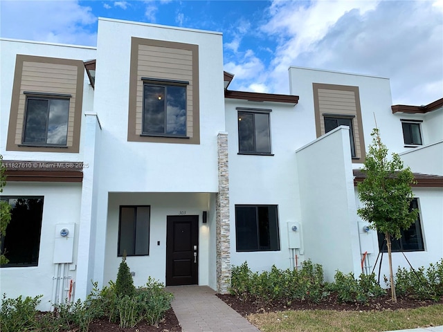 303 NE 208th Ter, Miami, FL 33179 - photo 1
