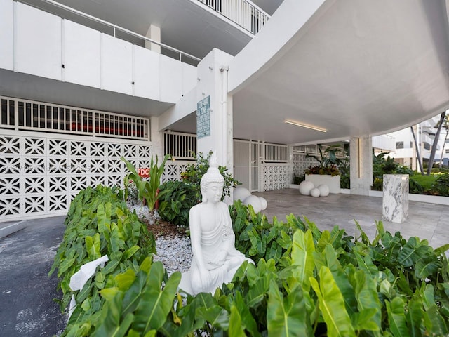 401 Ocean Dr Unit 403, Miami Beach, FL 33139 - view of patio / terrace