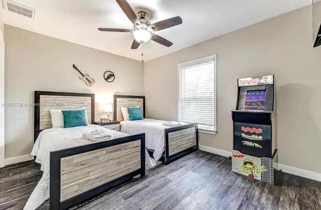 220 Kite Ave, Sebring, FL 33870 - bedroom featuring wood finished floors and a ceiling fan