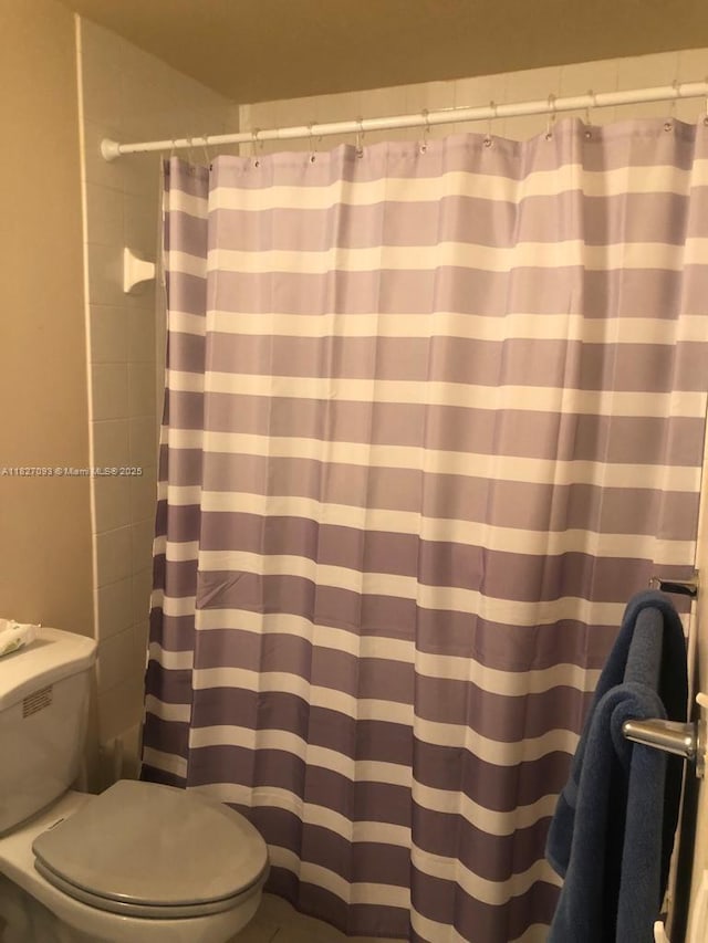 50 Menores Ave Unit 711, Coral Gables, FL 33134 - bathroom featuring a shower with shower curtain