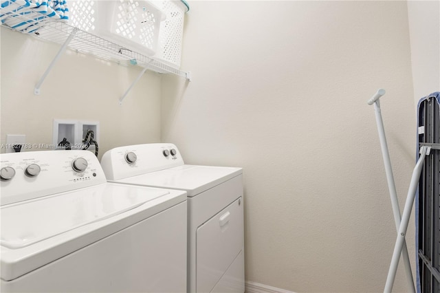 1892 Gobi Dr, Kissimmee, FL 3474 - laundry room with washer and clothes dryer and baseboards