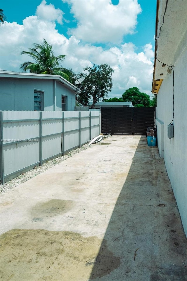90 E 41st St, Hialeah, FL 33013 - view of yard with a patio area