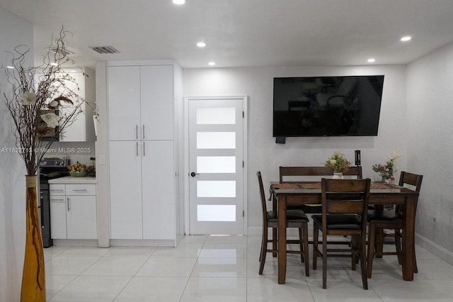 90 E 41st St, Hialeah, FL 33013 - dining area featuring recessed lighting