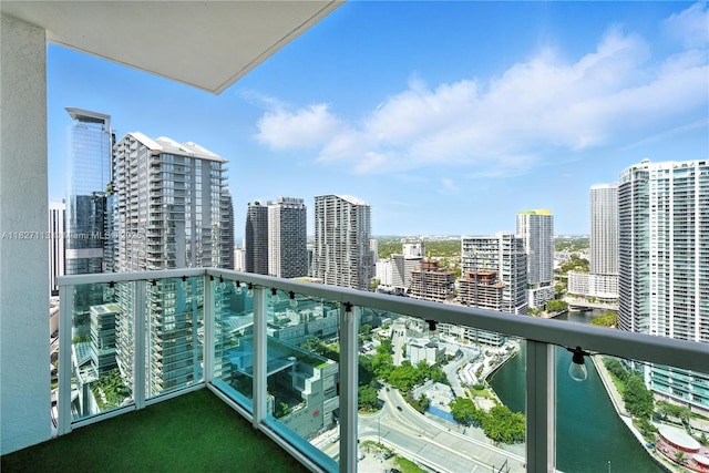 31 SE 5th St Unit 4021, Miami, FL 33131 - balcony featuring a city view