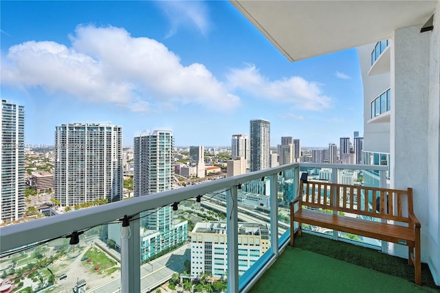 31 SE 5th St Unit 4021, Miami, FL 33131 - balcony featuring a view of city