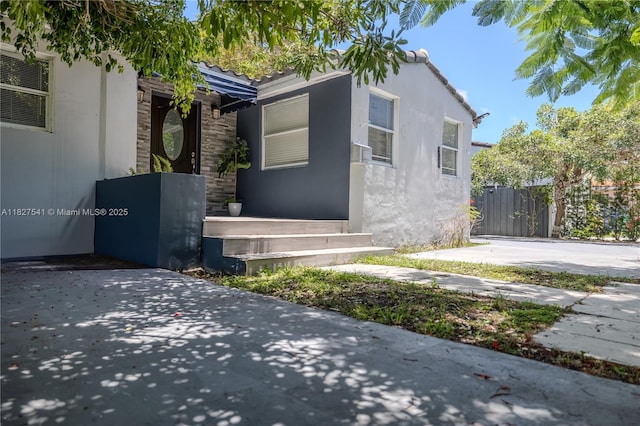 2125 SW 26th St, Miami, FL 33133 - view of front facade featuring stucco siding and stone siding