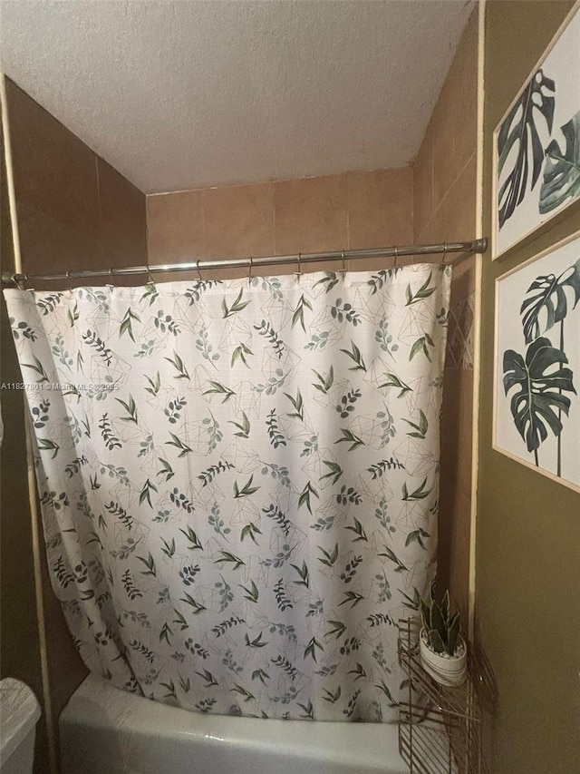 330 N Deerfield Ave, Deerfield Beach, FL 33441 - bathroom featuring a textured ceiling and shower / bath combination with curtain