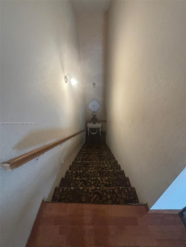330 N Deerfield Ave, Deerfield Beach, FL 33441 - view of staircase