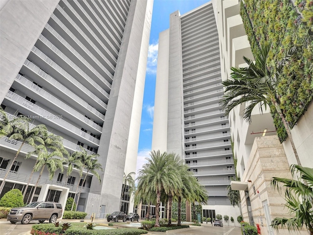 16385 Biscayne Blvd Unit 403, North Miami Beach, FL 33160 - view of building exterior
