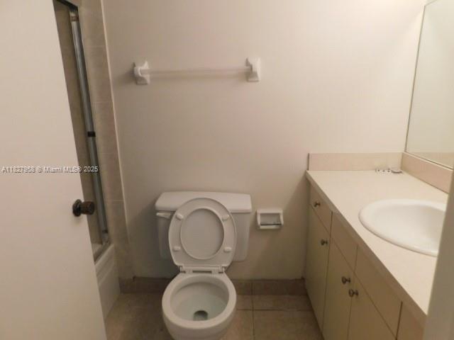 5900 SW 127th Ave Unit 3304, Miami, FL 33183 - full bath featuring vanity, tile patterned floors, and bath / shower combo with glass door