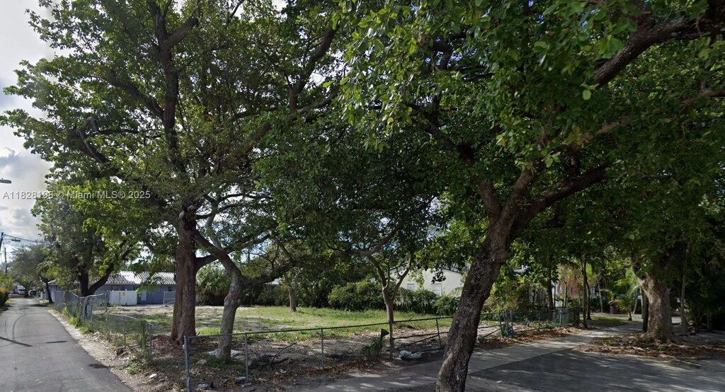 1812 Roosevelt St, Hollywood, FL 33020 - photo 2