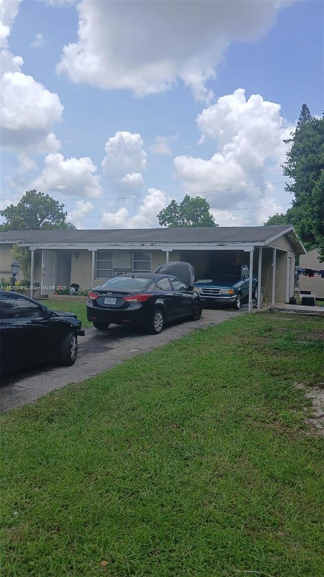 506 York Rd, Lehigh Acres, FL 33936 - view of parking / parking lot featuring driveway