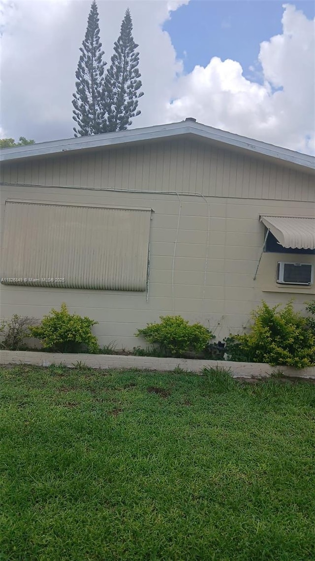 506 York Rd, Lehigh Acres, FL 33936 - view of side of property featuring concrete block siding and a yard
