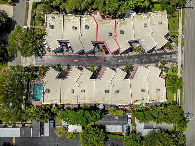 2927 SW 18 Th Ter, Fort Lauderdale, FL 33315 - view of property location with property parcel outlined and a pool