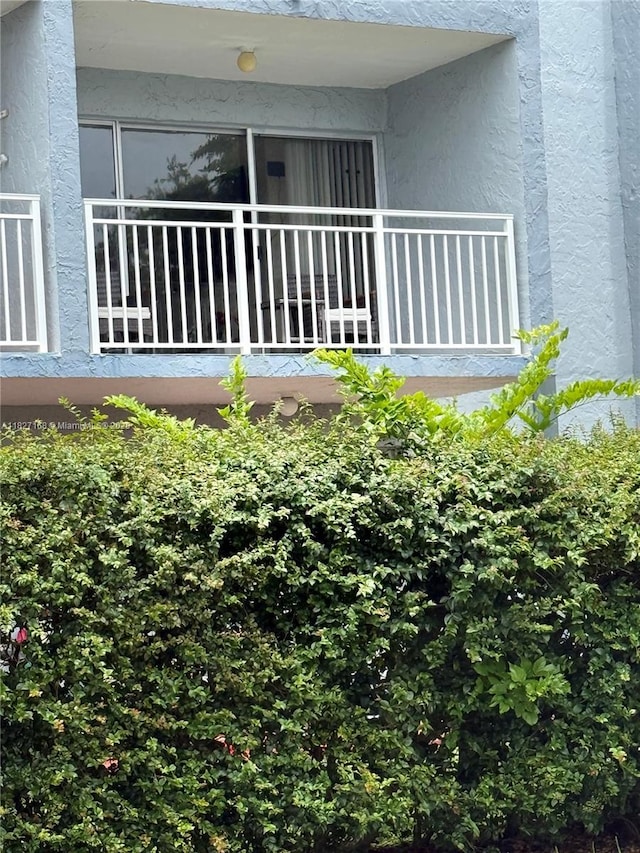 9365 Fontainebleau, Miami, FL 33172 - view of patio / terrace
