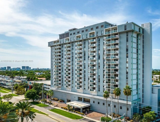 13499 Biscayne Blvd Unit 1013, North Miami, FL 33181 - view of apartment building / complex featuring a view of city