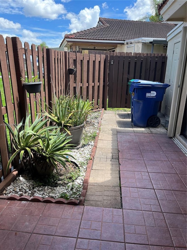 6298 NW 170th Ln, Hialeah, FL 33015 - view of patio
