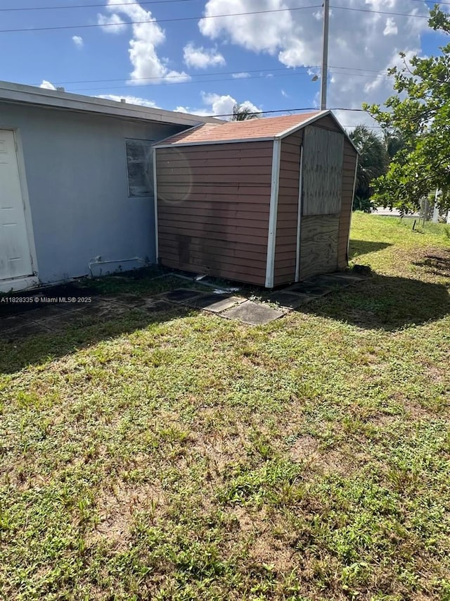 1501 NW 3rd Way, Pompano Beach, FL 33060 - view of green lawn featuring a storage shed