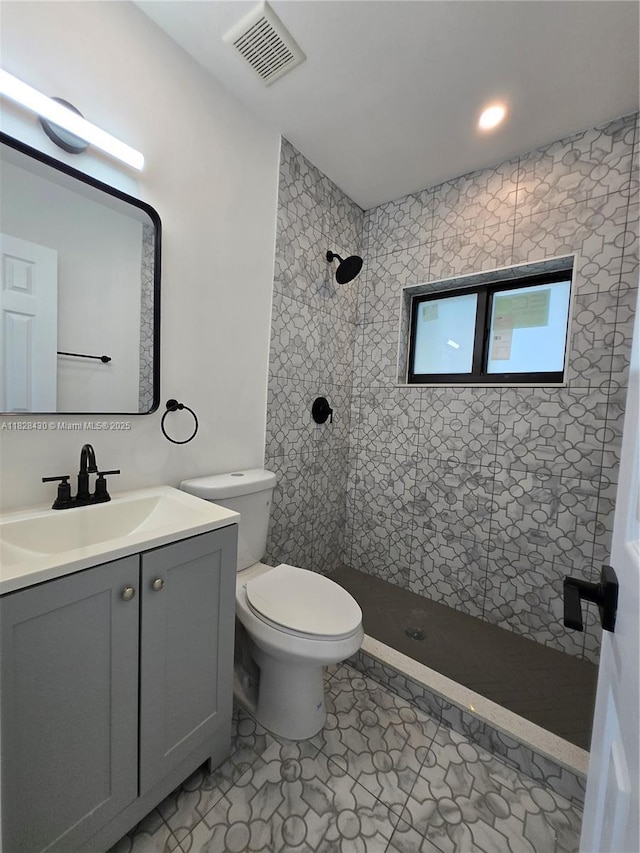 335 W 60th St, Hialeah, FL 33012 - full bathroom featuring a tile shower and vanity