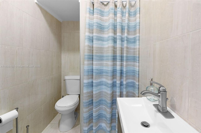 220 SW 113th Ter, Pembroke Pines, FL 33025 - full bathroom with tile walls and curtained shower