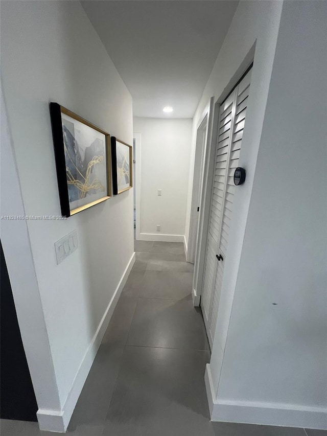 800 SW Tanglewood Cir, Weston, FL 33327 - corridor featuring baseboards and recessed lighting