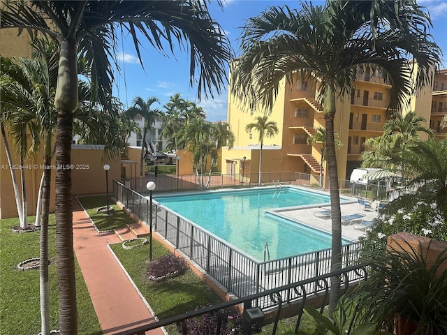 1900 W 54th St Unit 113, Hialeah, FL 33012 - view of community pool