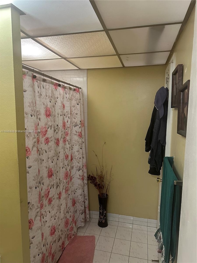 1900 W 54th St Unit 113, Hialeah, FL 33012 - bathroom featuring a shower with shower curtain