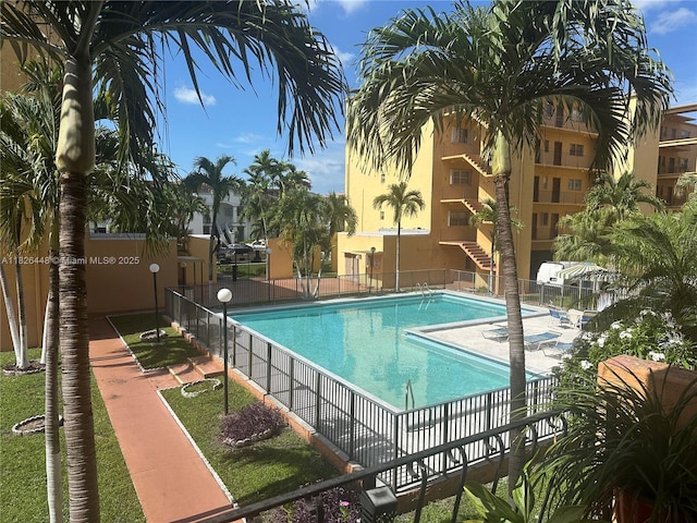 1900 W 54th St Unit 113, Hialeah, FL 33012 - view of community pool