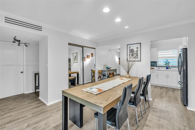 805 W Oakland Park Blvd Unit E14, Oakland Park, FL 33311 - dining space with crown molding, light wood finished floors, and recessed lighting
