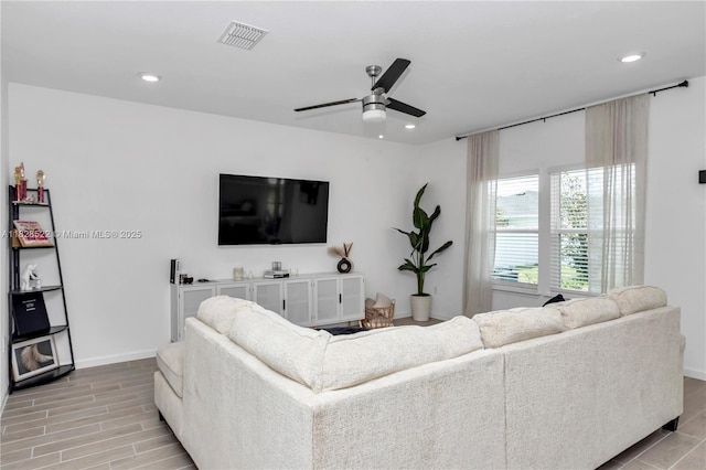 511 NW 5th Ave, Williston, FL 32696 - living area featuring a ceiling fan, recessed lighting, and wood tiled floors