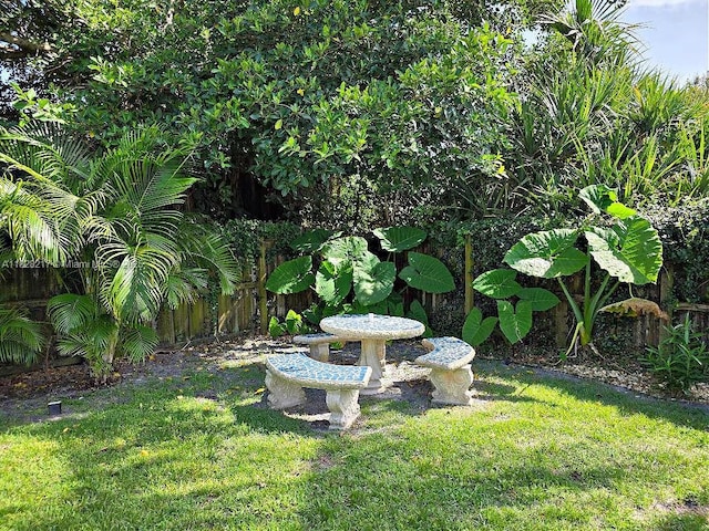 8994 SE Colony St, Hobe Sound, FL 33455 - view of yard