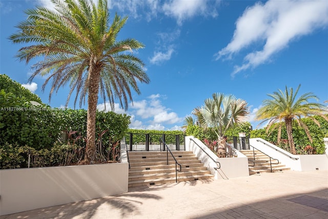 4100 Salzedo St Unit 515, Coral Gables, FL 33146 - surrounding community with stairs