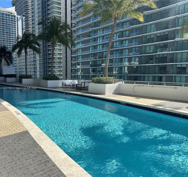 60 SW 13th St Unit 2824, Miami, FL 33130 - view of community pool
