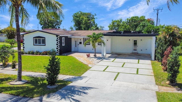 7460 NW 1st Ct, Pembroke Pines, FL 33024 - view of front of property featuring stucco siding, driveway, a front yard, and a carport