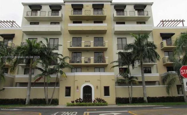 8430 SW 8th St Unit 606B, Miami, FL 33144 - view of apartment building / complex