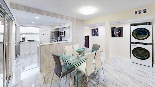 889 Hamilton Dr Unit 889B, Homestead, FL 33034 - dining area featuring stacked washer / drying machine, light marble finish flooring, and recessed lighting