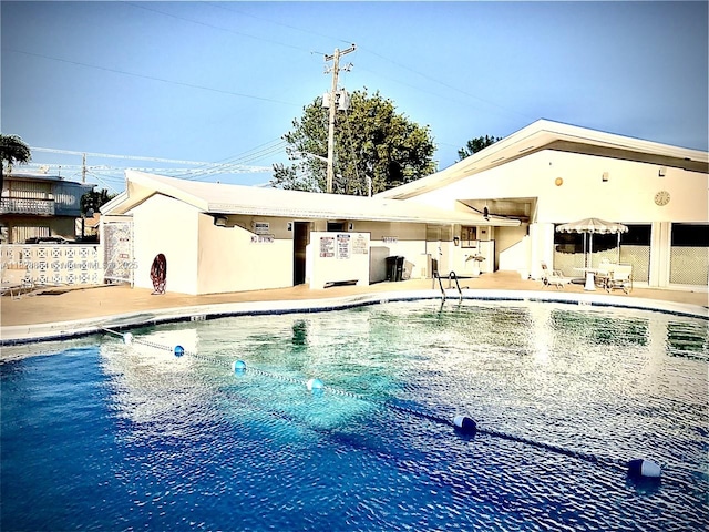 820 SW 11th Ave Unit 16B, Hallandale Beach, FL 33009 - community pool with a patio area