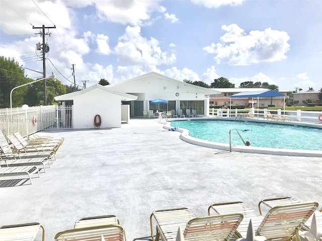 820 SW 11th Ave Unit 16B, Hallandale Beach, FL 33009 - community pool with a patio