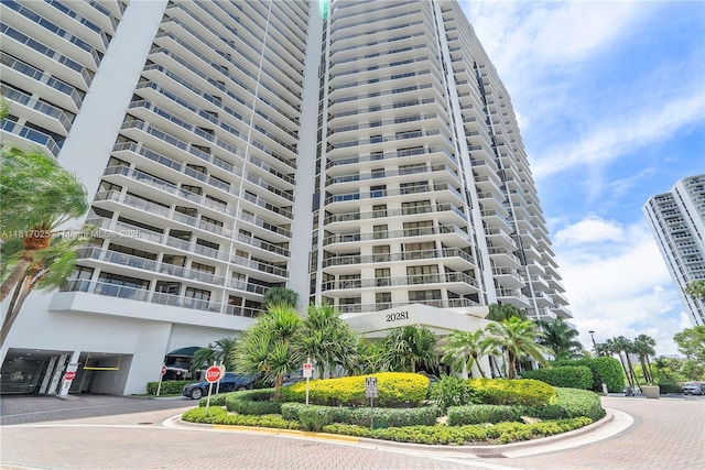 20281 E Country Club Dr Unit 604, Aventura, FL 33180 - photo 3