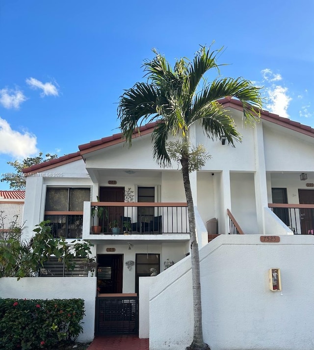 7525 SW 153rd Pl Unit 203-11, Miami, FL 33193 - view of property featuring a fenced front yard