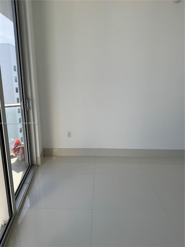 1010 SW 2nd Ave Unit Ph06, Miami, FL 33130 - view of tiled empty room