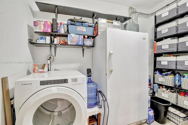 16702 NW 73rd Ct, Hialeah, FL 33015 - washroom featuring washer / dryer