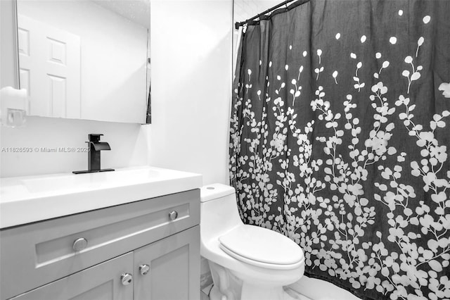 412 S 24th Ave, Hollywood, FL 33020 - bathroom with vanity, a shower with curtain, and marble look tiles