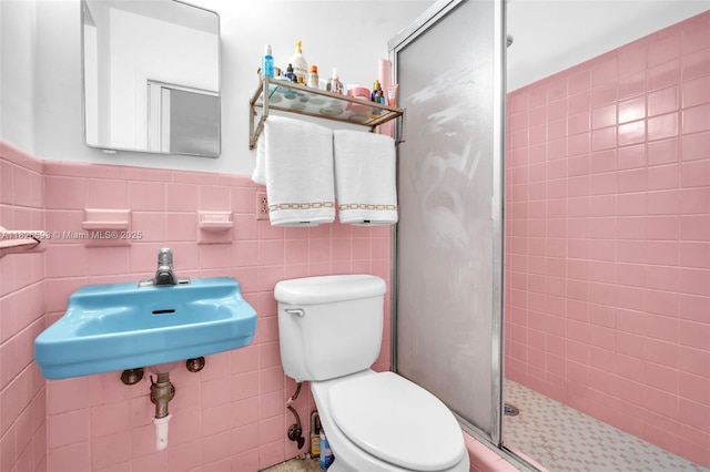 412 S 24th Ave, Hollywood, FL 33020 - full bathroom featuring a stall shower, tile walls, and wainscoting