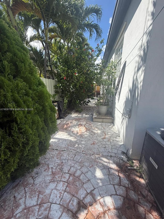 7900 SW 21st Ter, Miami, FL 33155 - view of patio