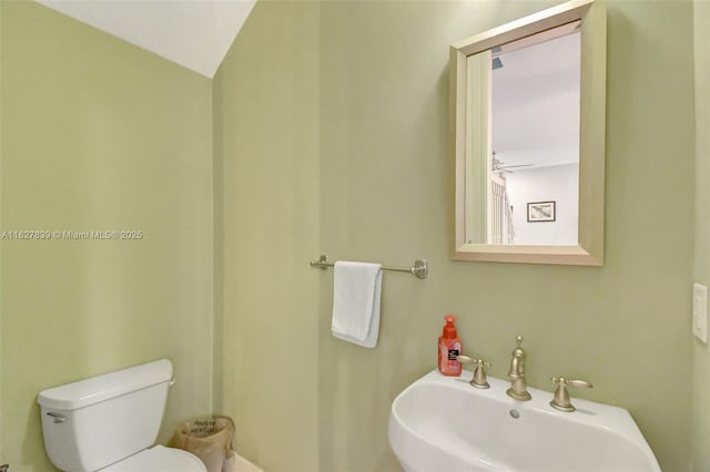 1110 SE 4th Ave, Fort Lauderdale, FL 33316 - half bath featuring toilet and a sink