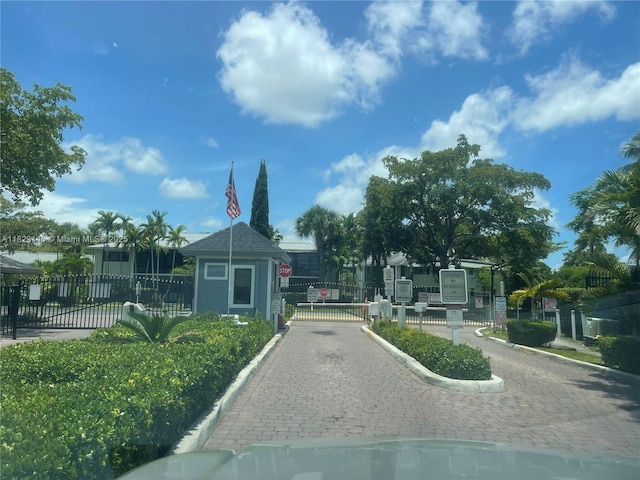 907 NE 199th St Unit 106, Miami, FL 33179 - surrounding community featuring a gate