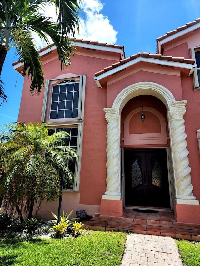 10878 NW 51st Ln, Doral, FL 33178 - doorway to property with stucco siding