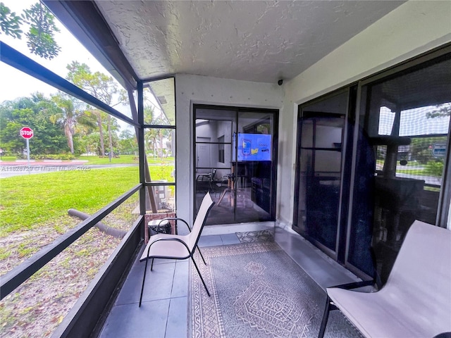 61 W Seminole Ct W, Royal Palm Beach, FL 33411 - view of sunroom / solarium